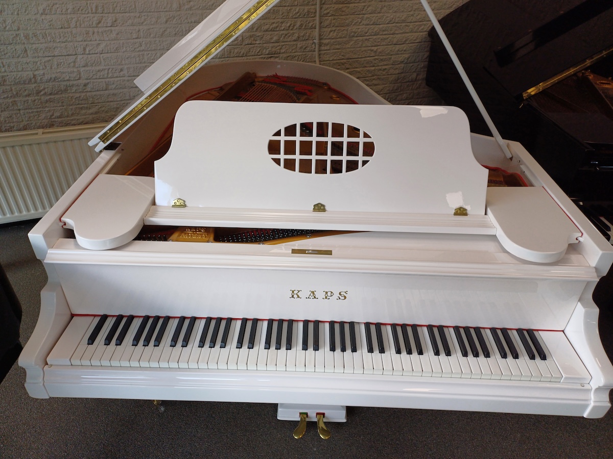 Kaps vleugel te koop bij Arie Keijzer piano's Oud-Beijerland Kaps vleugel te koop bij Arie Keijzer piano's Oud-Beijerland
